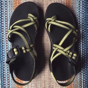Women’s Green Chacos Size 8 W/ Toe Strap